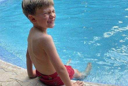 Costa Rica for family Junior - Costa Rica mit Kindern - Kind am Hotelpool