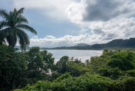 Familienurlaub Costa Rica - Costa Rica Abenteuer Regenwald und Pazifik - Blick auf Bucht von Playa Carrillo