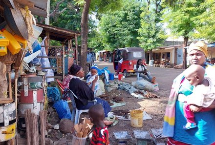 Tansania Familienreise - Tansania for family - Marktbesuch mit Einheimischen