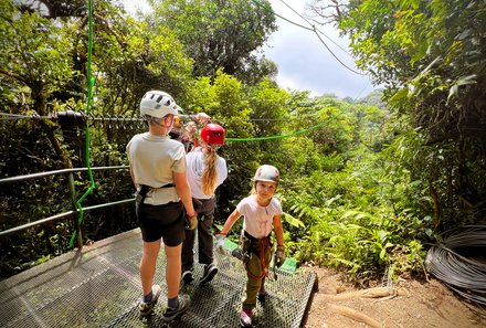 Familienurlaub Costa Rica - Costa Rica Große Rundreise für Familien - Kinder beim Canopy