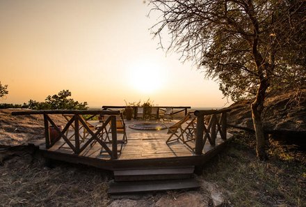 Serengeti mit Kindern individuell - Best of Familiensafari Serengeti - Maweninga Camp Tarangire Nationalpark - Terrasse bei Sonnenuntergang