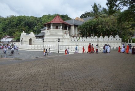 Sri Lanka Sommerurlaub mit Kindern - Kandy - Besuch des Zahn-Tempels