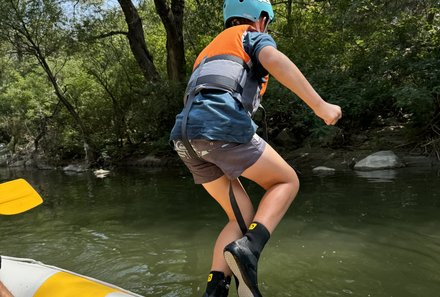 Bulgarien Familienreise - Bulgarien mit Kindern - Hotel Budapest Sofia - Sprung vom Schlauchboot