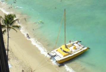 Hawaii Inselhopping for family individuell - Familienreise Hawaii mit Kindern - Waikiki Boot am Strand