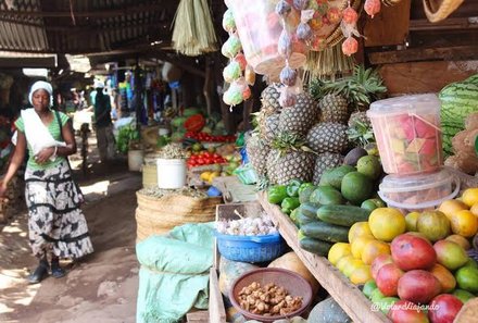 Tansania Familienreise - Tansania for family - Marktbesuch - Obst
