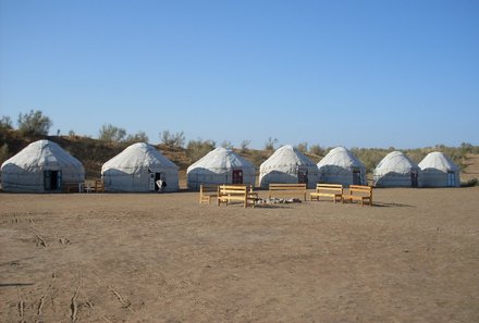 Usbekistan Familienreise - Usbekistan for family - Nurata - Blick auf Jurtenlager