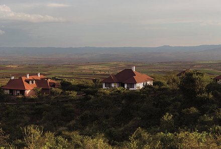 Serengeti mit Kindern individuell - Best of Familiensafari Serengeti - Bashay Rift Lodge Karatu - Lodges in schöner Umgebung 