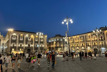 Sizilien Familienreise - Sizilien Family & Teens - Catania - Piazza Duomo am Abend