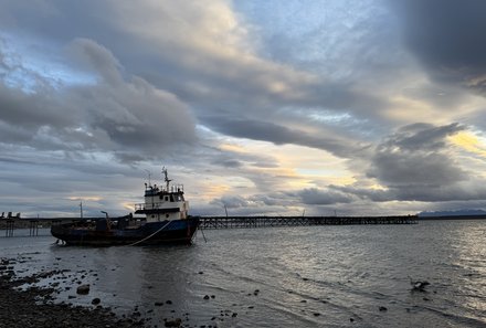 Patagonien Family & Teens - Puerto Natales - Schiff auf dem Wasser