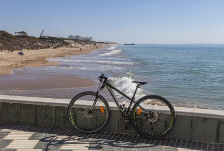 Andalusien for family - Familienreise Andalusien - Fahrrad am Meer