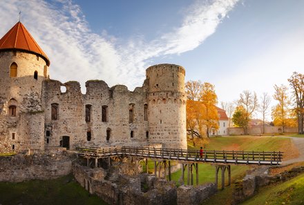 Familienreise Baltikum Family & Teens - Baltikum mit Kindern - Lettland - Burg Cesis Panorama