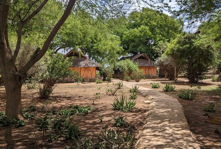 Kenia for family individuell deluxe - Tsavo Ost Nationalpark - Satao Camp - Gehweg