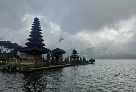 Bali for family deluxe - Familienreise Bali mit Kindern - Ulun Danu Tempel am Wasser