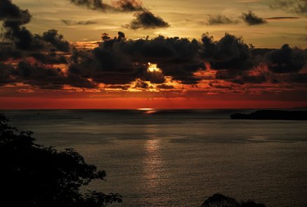 Familienurlaub Costa Rica - Costa Rica Abenteuer Regenwald und Pazifik - Sonnenuntergang am Strand von Uvita