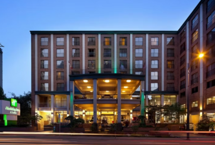 Westkanada for family individuell - Familienreise Westkanada individuell - Holiday Inn and Suites Vancouver - Hotel 