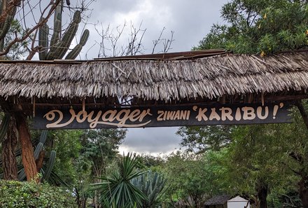 Kenia Familienreise - Kenia Family & Teens - Ziwani Wildschutzgebiet - Voyager Ziwani Camp - Schild