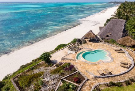 Tansania Familienreise - Tansania Family & Teens - Sansibar - Pool mit Blick auf Korallenriff