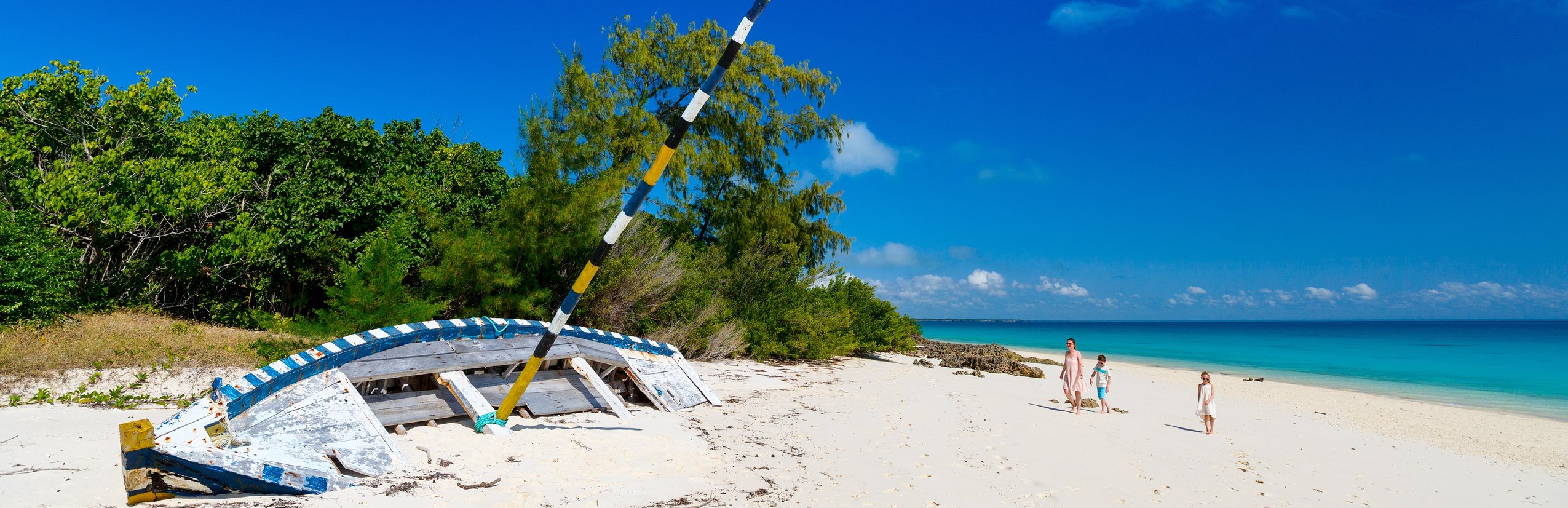 Familienurlaub Mosambik - Mosambik mit Kindern - Familie am Strand