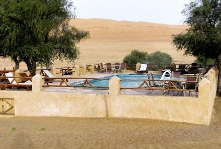 Oman Familienurlaub Wüstencamp - Thousand Nights Camp - Blick auf Pool