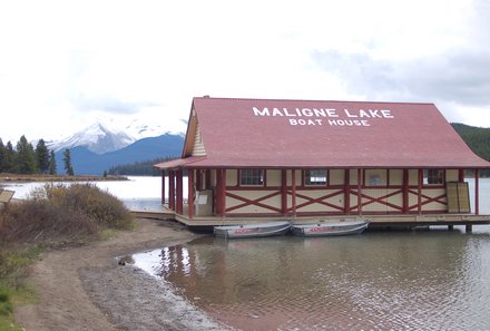 Westkanada for family individuell - Familienreise in Westkanada mit Kindern - Maligne Lake Seehaus