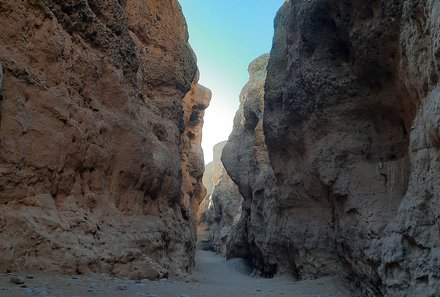 Namibia Familienreise - Spaziergang durch die Schlucht im Sesriem Canyon