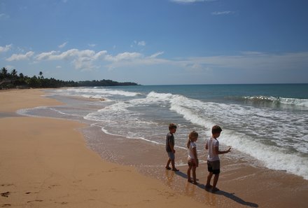 Sri Lanka for family Deluxe - Sri Lanka Individualreise mit Kindern - Kids am Strand