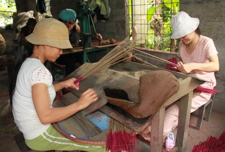 Vietnam for family Summer - Vietnam mit Kindern - Räucherstäbchen in Thuy Bieu