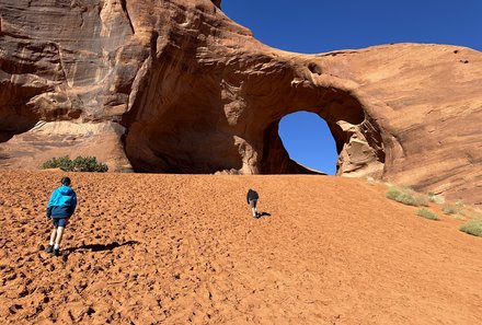 USA Südwesten mit Kindern - USA Westküste for family individuell - Abenteuer im Wilden Westen - Kinder auf Erkundungstour im Monument Valley