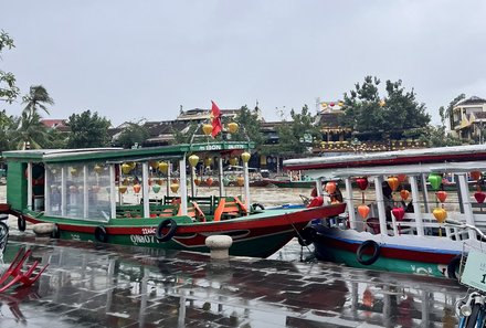 Vietnam for family - Familienreise Vietnam mit Kindern - Boote mit Laternen in Hoi An