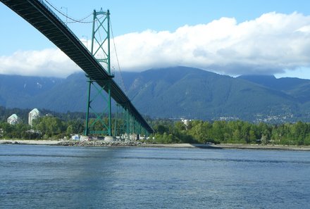 Westkanada for family individuell - Familienreise in Westkanada mit Kindern - Vancouver Brücke und Landschaft