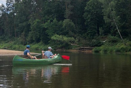 Baltikum Familienreise - Baltikum Family & Teens - Kanutour Gauja Nationalpark - Teens im Kanu