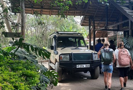 Tansania Familienreise - Tansania for family - Jeep bei Ankunft