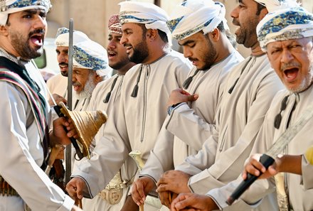 Oman Familienreise - Oman for family - Omanis in Nizwa