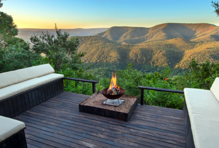 Garden Route Familienreise mit Kindern deluxe - Hog Hollow Country Lodge - Feuerstelle auf der Dachterrasse