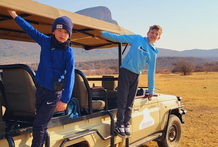 Südafrika individuelle Familienreise - Safari & Strand - Entabeni Safari Conservancy - Kids beim Jeep