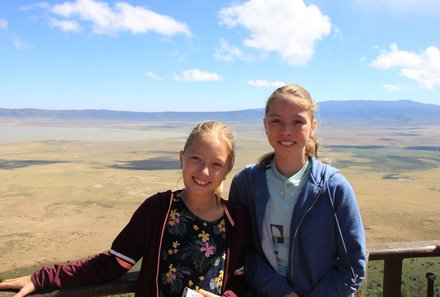 Tansania Familienreise - Tansania for family individuell deluxe - Kinder am Ngorongoro Krater