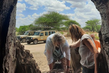 Serengeti mit Kindern individuell - Best of Familiensafari Serengeti - Gruppe beim Ausflug