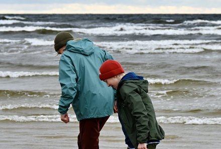 Familienreise Baltikum Family & Teens - Baltikum mit Kindern - Kids am Strand von Jurmala