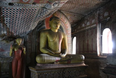 Sri Lanka for family individuell - Sri Lanka Individualreise mit Kindern - Dambulla Höhlentempel - Statue innen