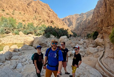 Oman Familienreise - Oman for family - Familie im Wadi Shab unterwegs