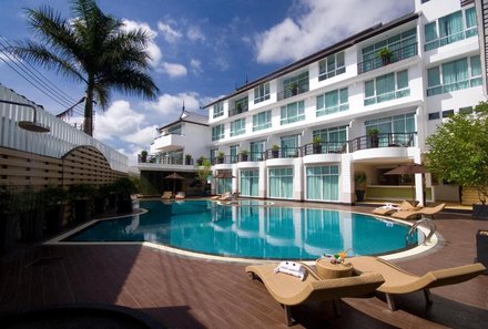 Thailand Familienreise mit Kindern - Thailand for family individuell - A-Te-Chumphon Hotel - Poolterrasse