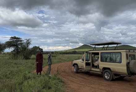 Tansania Familienreise - Tansania for family - Serengeti - Auto