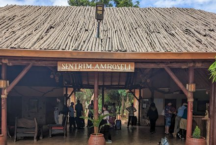 Kenia Familienreise - Kenia Family & Teens - Amboseli Nationalpark - Sentrim Camp - Eingang