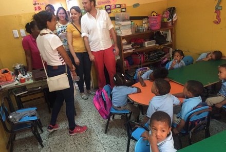 Dominikanische Republik mit Kindern - Dom Rep Familienreise - Gualey - Stiftung Rincon de Luz - Kinder in der Schule