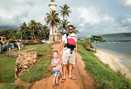 Sri Lanka for family Deluxe - Sri Lanka Individualreise mit Kindern - Familie bei Festung von Galle